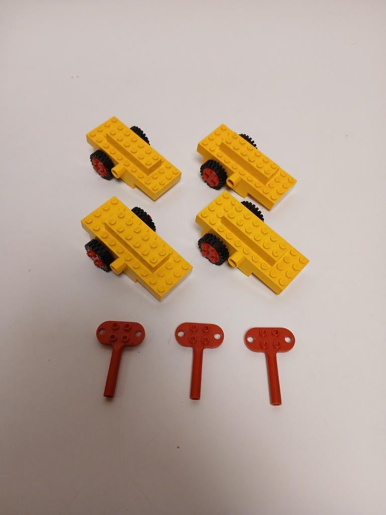 4x vintage lego 890 opwindmotor met sleutels, Ophalen of Verzenden