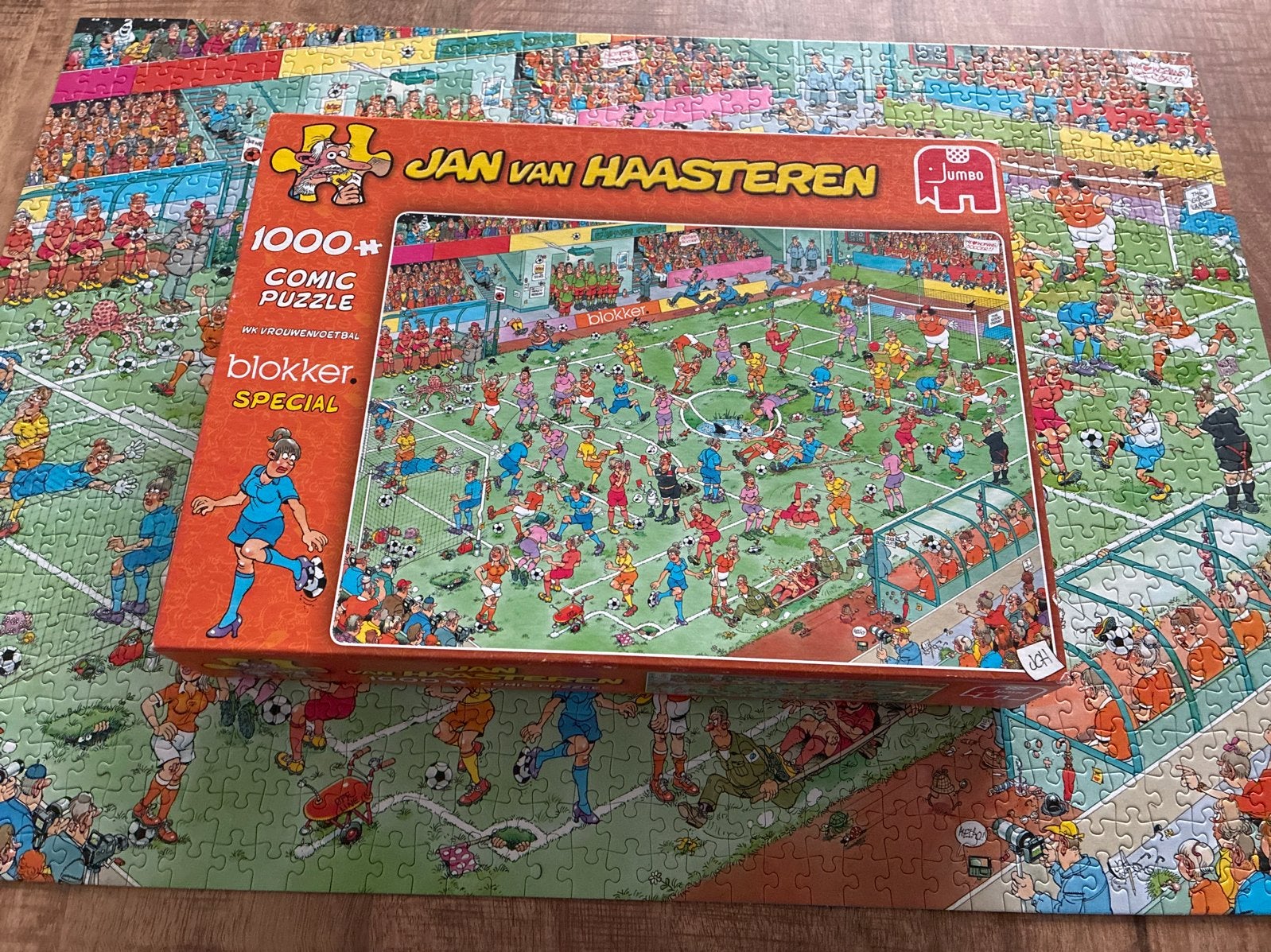 Jan van Haasteren Blokker Special 1000 stukjes voetbal, Ophalen of Verzenden, 500 t/m 1500 stukjes, Zo goed als nieuw, Legpuzzel