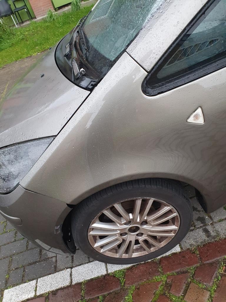 Goudkleurig Mitsubishi scherm linksvoor, Auto-onderdelen, Gebruikt, Voor, Ophalen of Verzenden, Spatbord