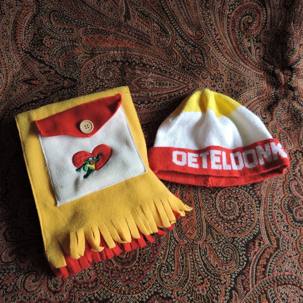 Oudere originele versie Oeteldonk sjaal en muts, Ophalen of Verzenden, Zo goed als nieuw, Carnaval