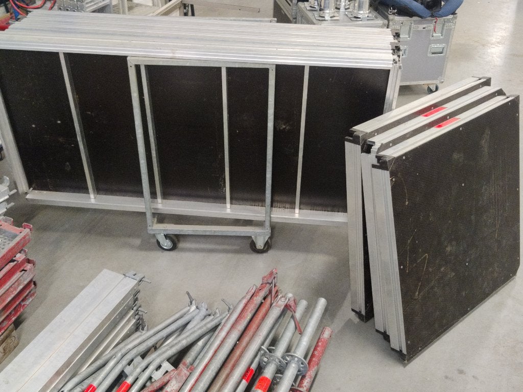 Layher Steigermateriaal, Ophalen