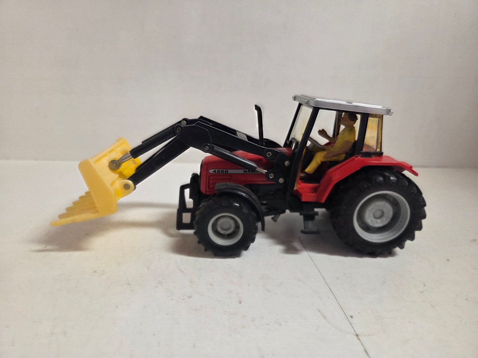 Massey Ferguson 4260 1:32, Hobby en Vrije tijd, Overige merken, ., Tractor of Landbouw, Ophalen of Verzenden