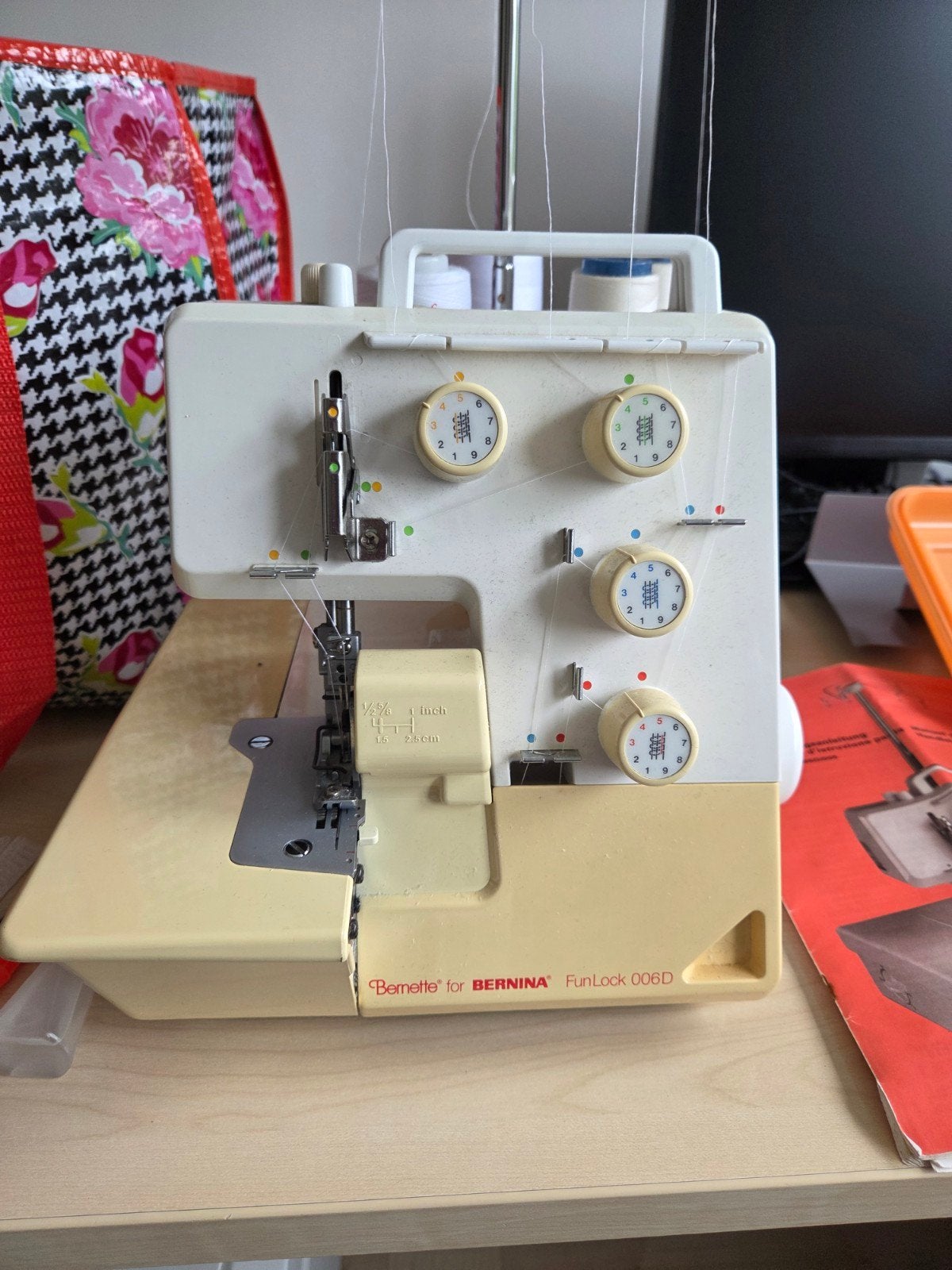 Lockmachine Bernette Funlock, Hobby en Vrije tijd, Naaimachines en Toebehoren, Ophalen, Gebruikt, Lockmachine, Bernina