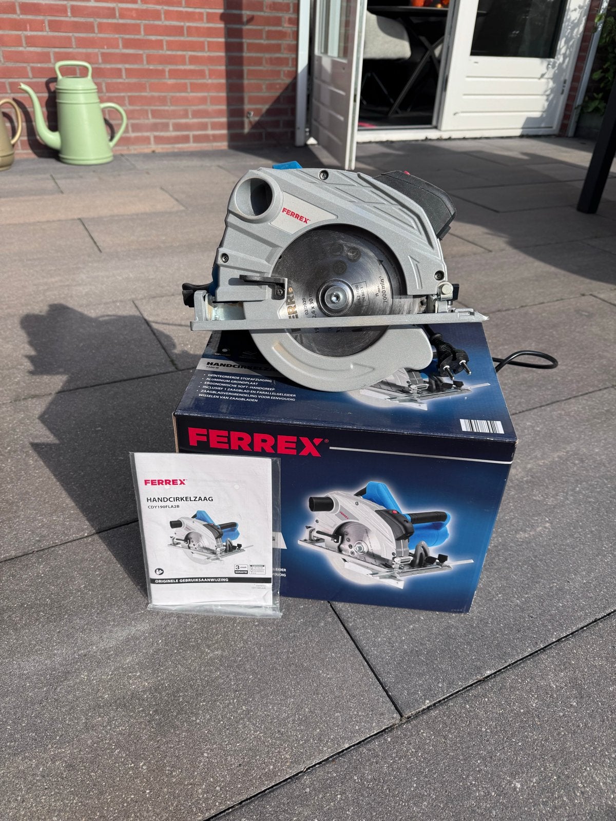 Foto 3 van Ferrex Handcirkelzaag 1200W -  in originele doos