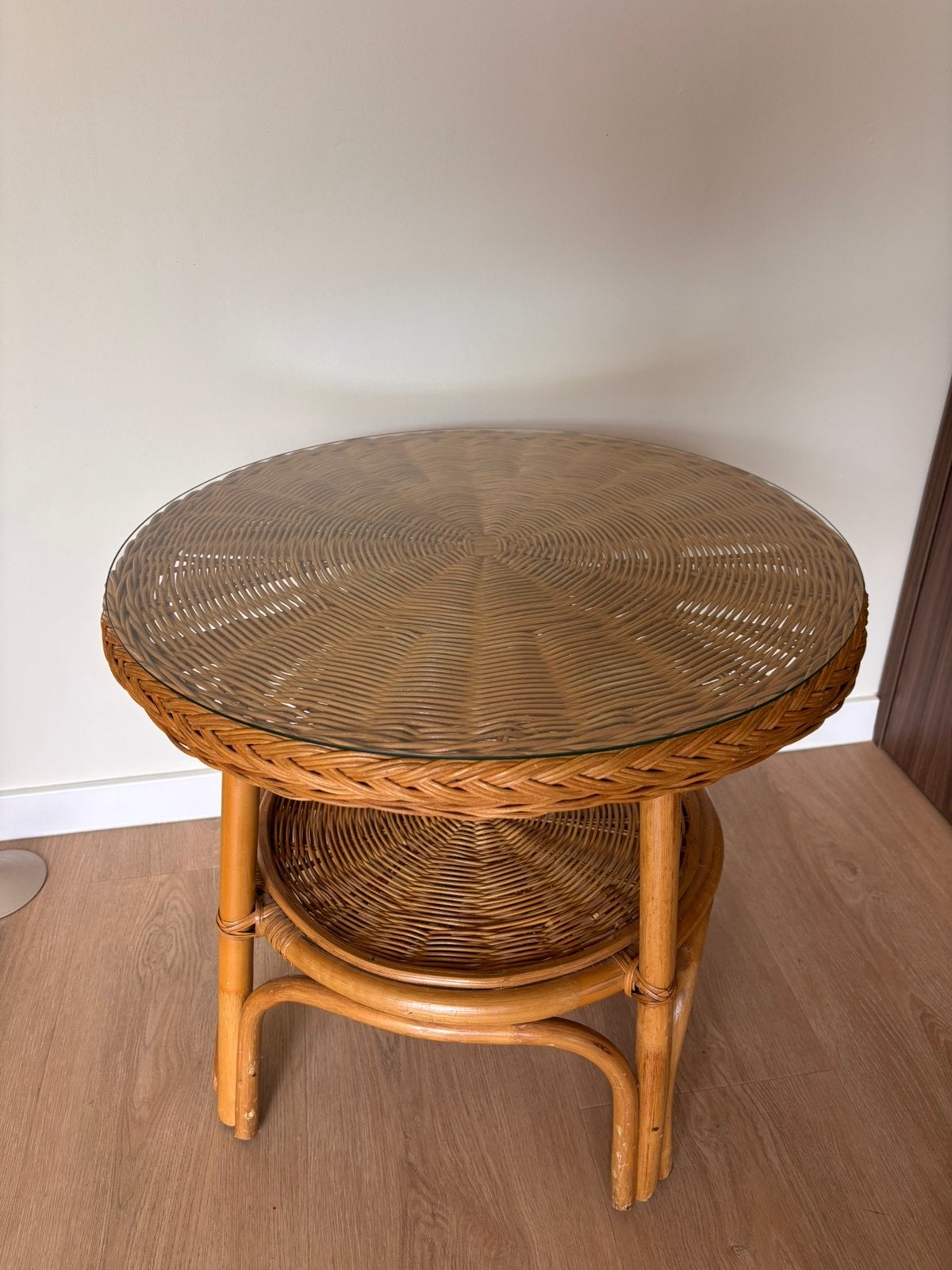 Rotan tafel met glasplaat, Ophalen