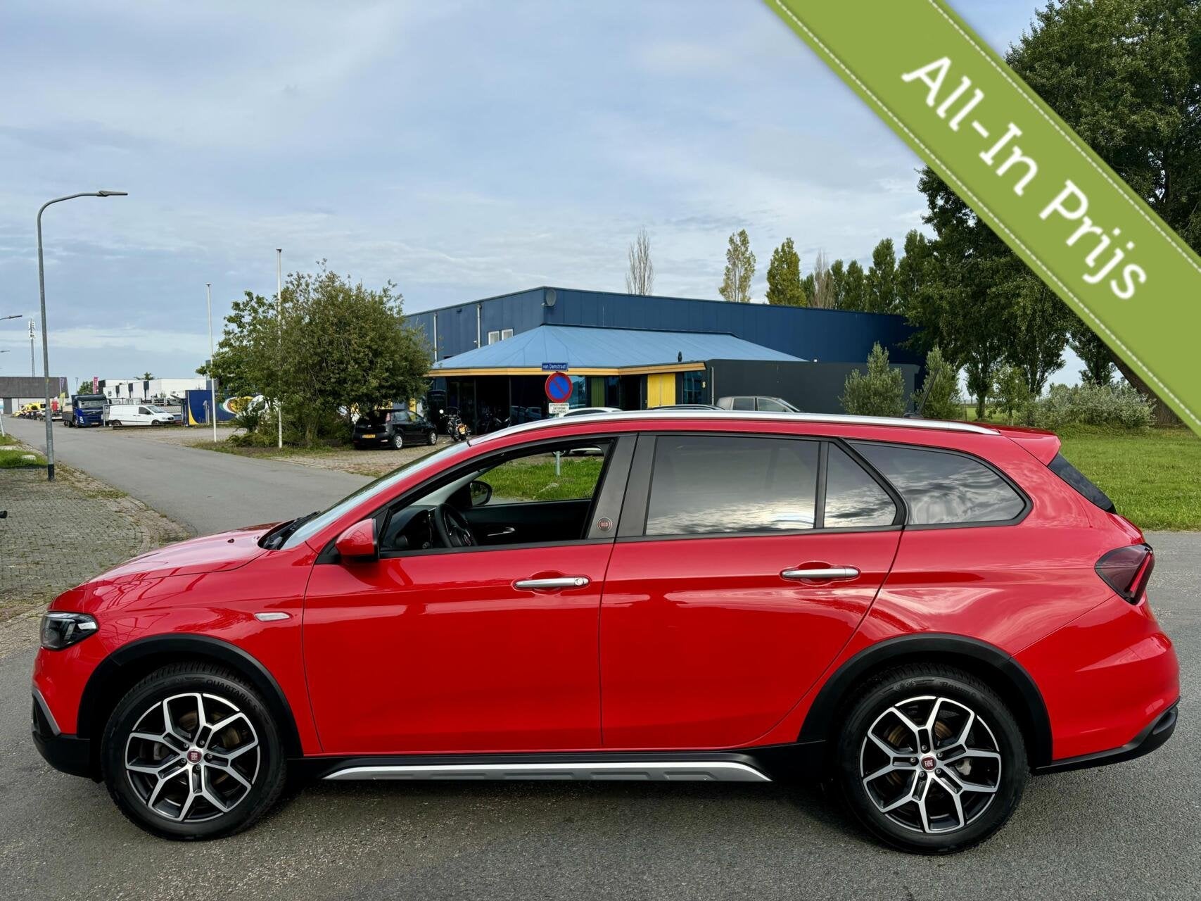 Fiat Tipo Cross Stationwagon 100pk Red, Voorwielaandrijving, 101 pk, Handgeschakeld, 3 cilinders