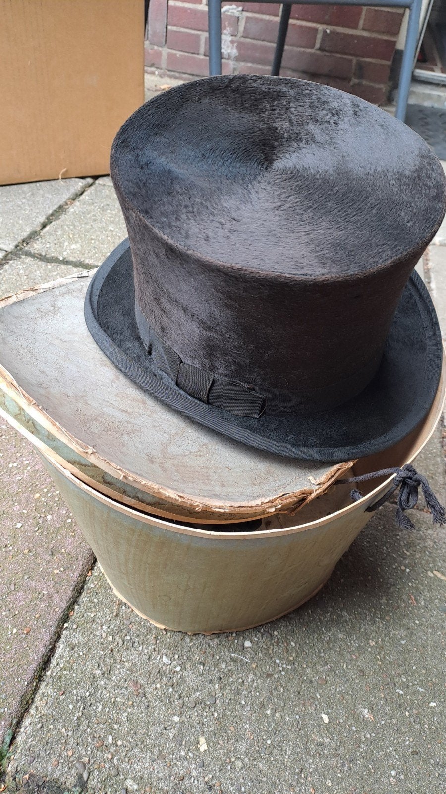 hoed Dechesne uit Franeker, Ophalen