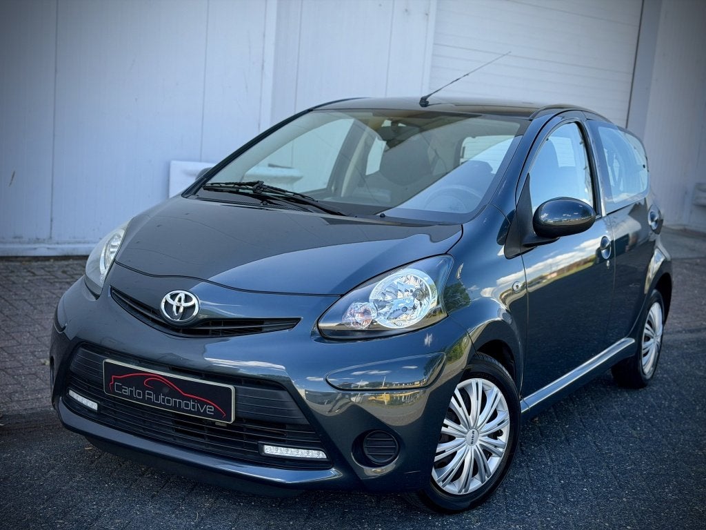 Toyota Aygo 1.0 VVT-i Aspiration AUTOMAAT|AIRCO|NAVI|BLUETOO, Euro 5, Gebruikt, Elektrische ramen, 4 stoelen