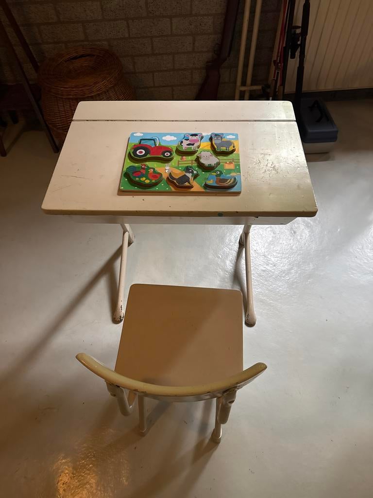 Vintage kinderbureau/schoolbankje met stoel, Kinderen en Baby's, Kinderkamer | Tafels en Stoelen, Ophalen, Gebruikt, Tafel(s) en Stoel(en)