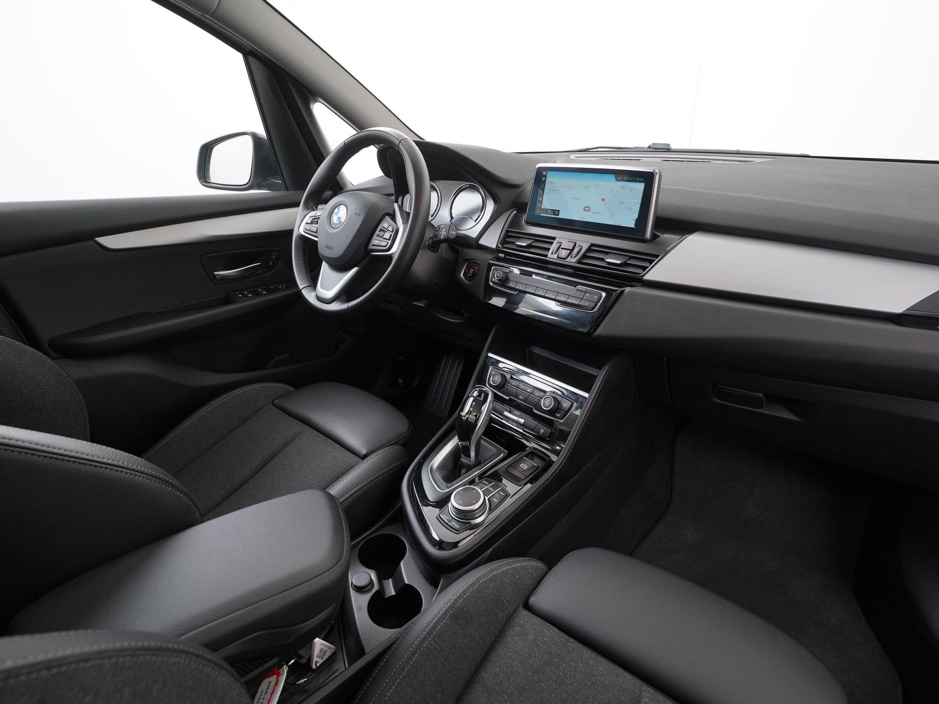 BMW 2-serie Gran Tourer 218i Design Automaat | Panoramadak |, 12 maanden, Gebruikt, Euro 6, Leder en Stof