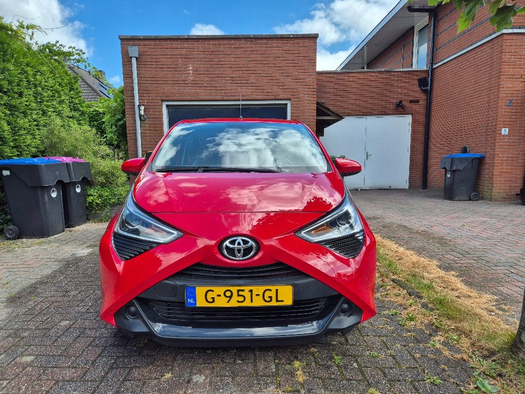 Toyota Aygo 1.0 Vvt-i 72pk 5D 2019 Rood, Voorwielaandrijving, Stof, Start-stop-systeem, Euro 6
