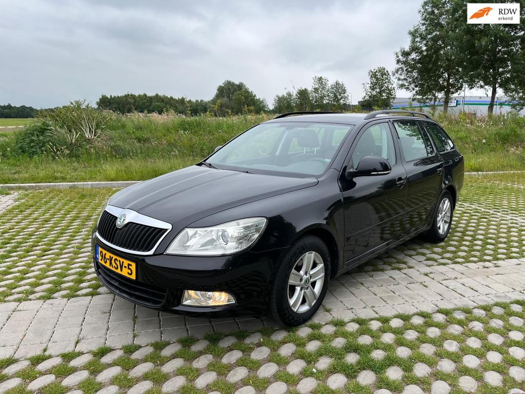 Skoda Octavia Combi 1.6 TDI Greenline Business Line, Voorwielaandrijving, Gebruikt, Zwart, 4 cilinders
