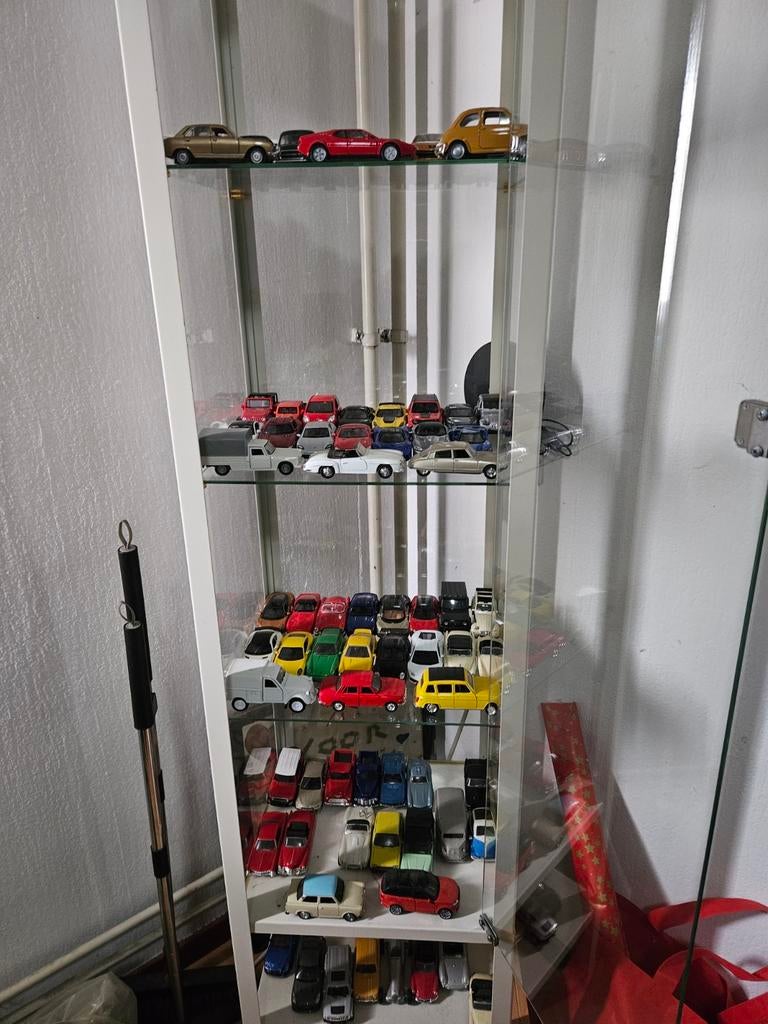 Te koop Welly's auto's 85 stuks graag snel weg, Hobby en Vrije tijd, Modelauto's | 1:43, Ophalen of Verzenden, Zo goed als nieuw