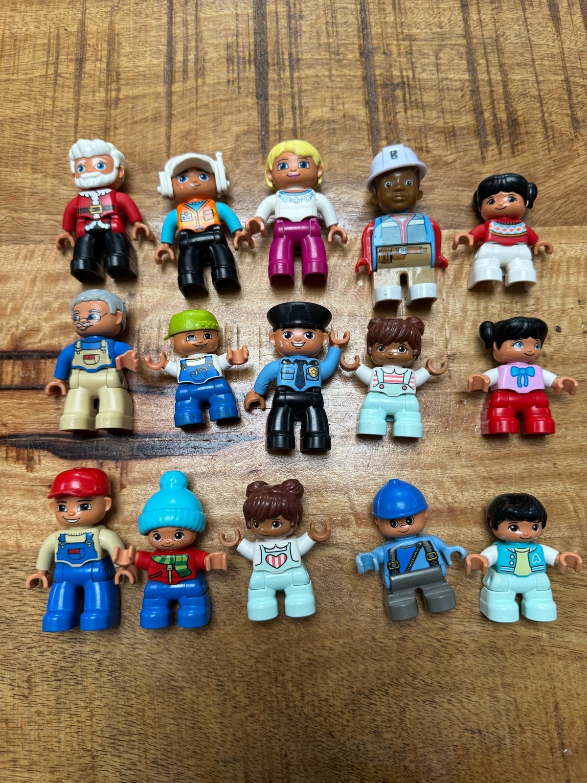 Verschillende Duplo poppetjes