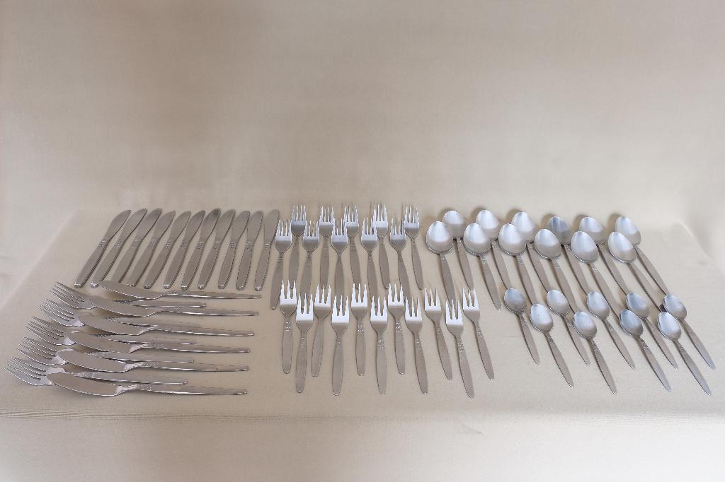 bestek set 10 personen Gemerkt K  incl vis bestek  vintage, Ophalen of Verzenden, Gebruikt, Rvs of Chroom, Bestekset