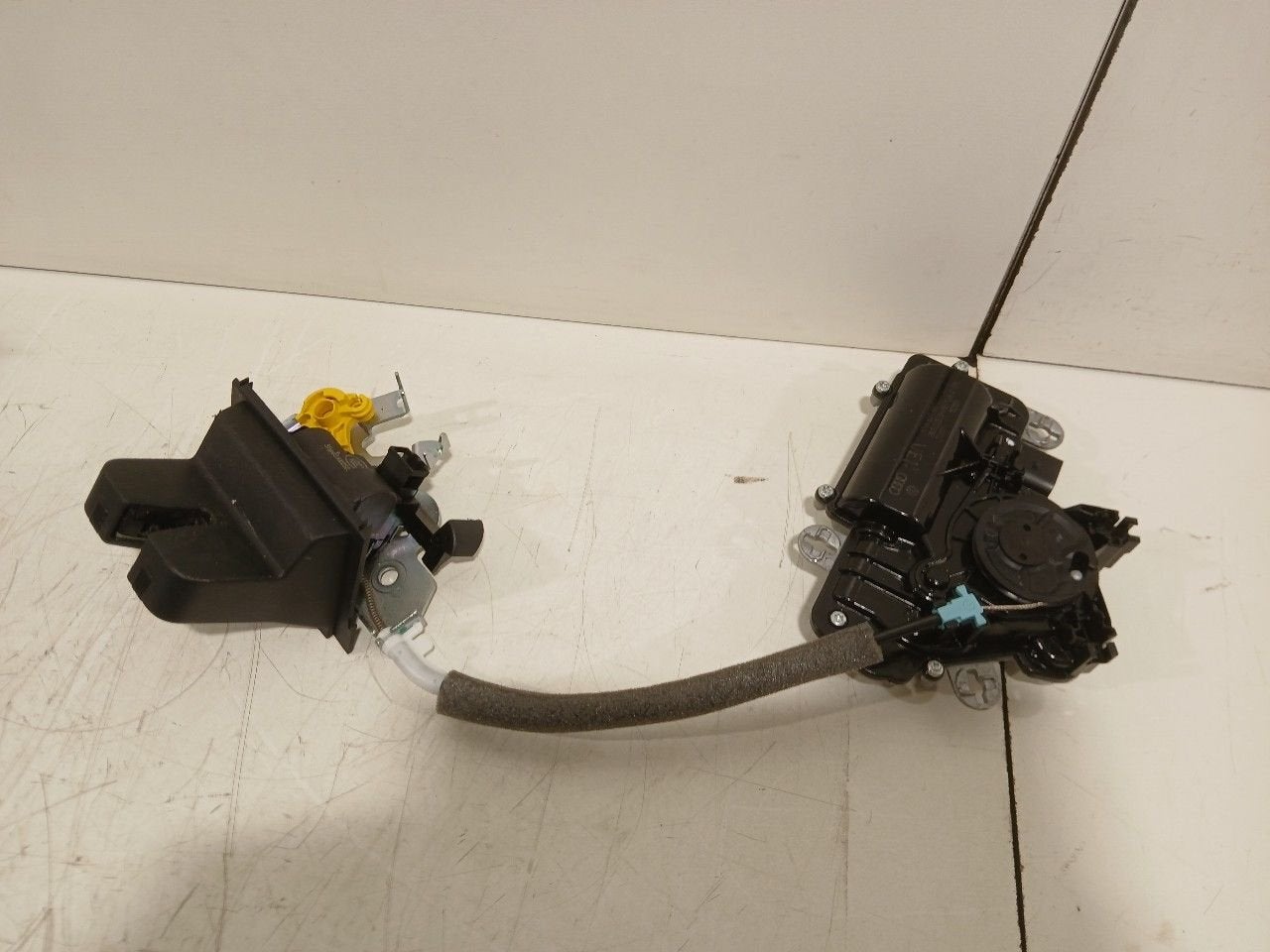 Slot mechaniek kofferdeksel achterklep elektrisch Skoda Supe, Onderdelen@venauto.nl, Van der Ven Autorecycling B.V., Gebruikt