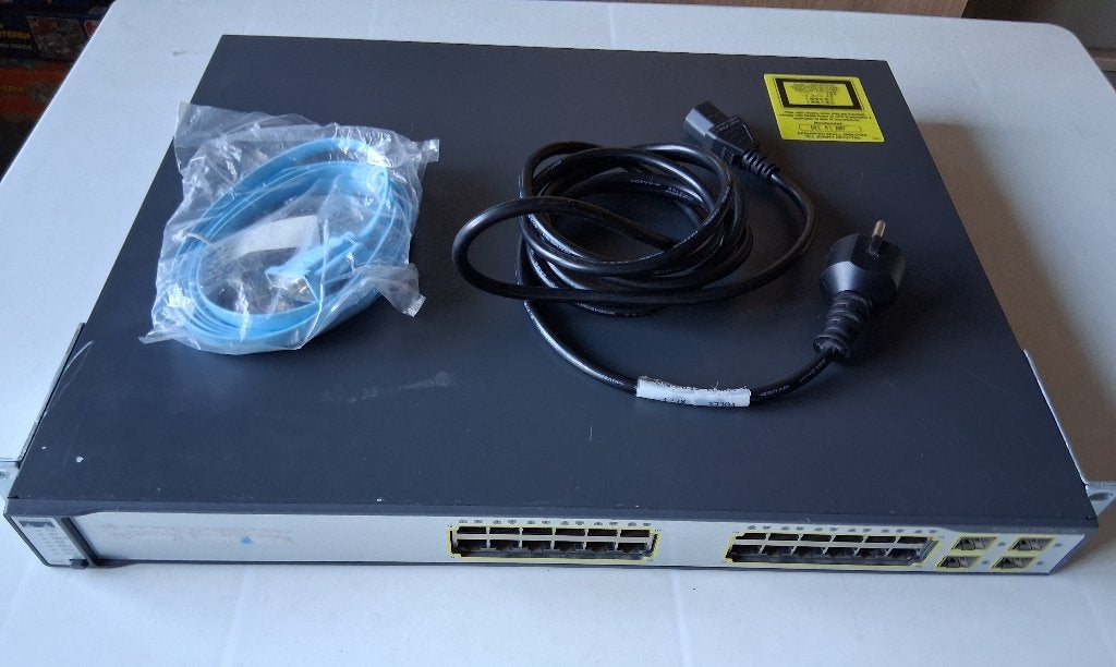 Cisco Catalyst 3750G Series Switch - 24 poorten, Computers en Software, Netwerk switches, Ophalen of Verzenden, Gebruikt