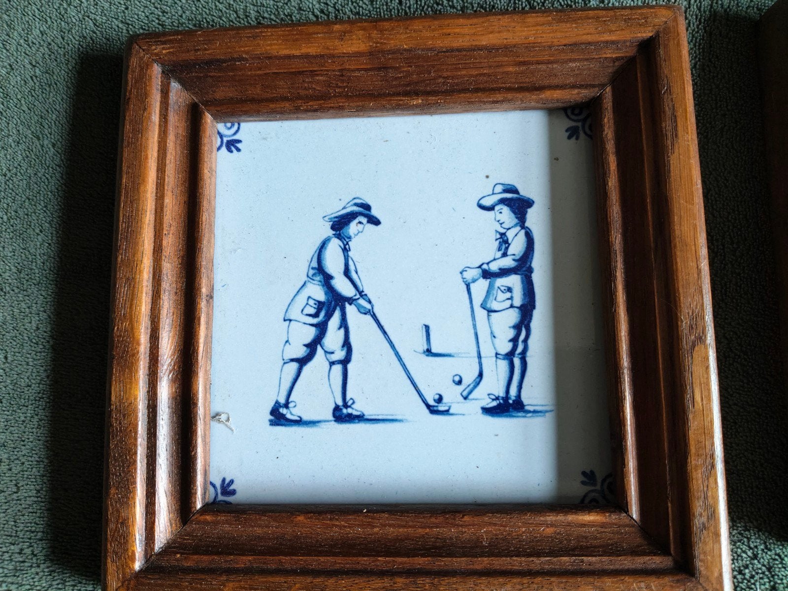 2 oude tegeltjes in houten frame, brocante siertegeltjes, Ophalen of Verzenden