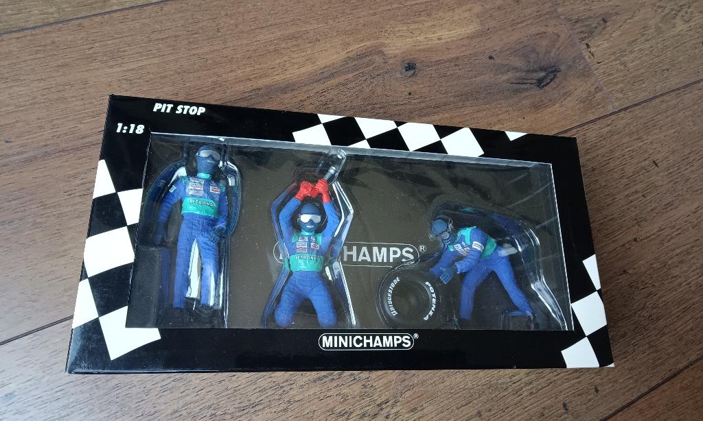 Minichamps Sauber F1 Pitcrew Pit Stop 1/18, Ophalen of Verzenden, Zo goed als nieuw, Formule 1