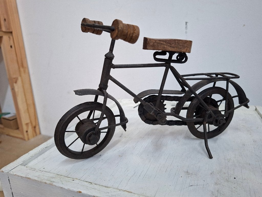 metalen beeld vintage van fiets, Ophalen of Verzenden, Zo goed als nieuw, Mens