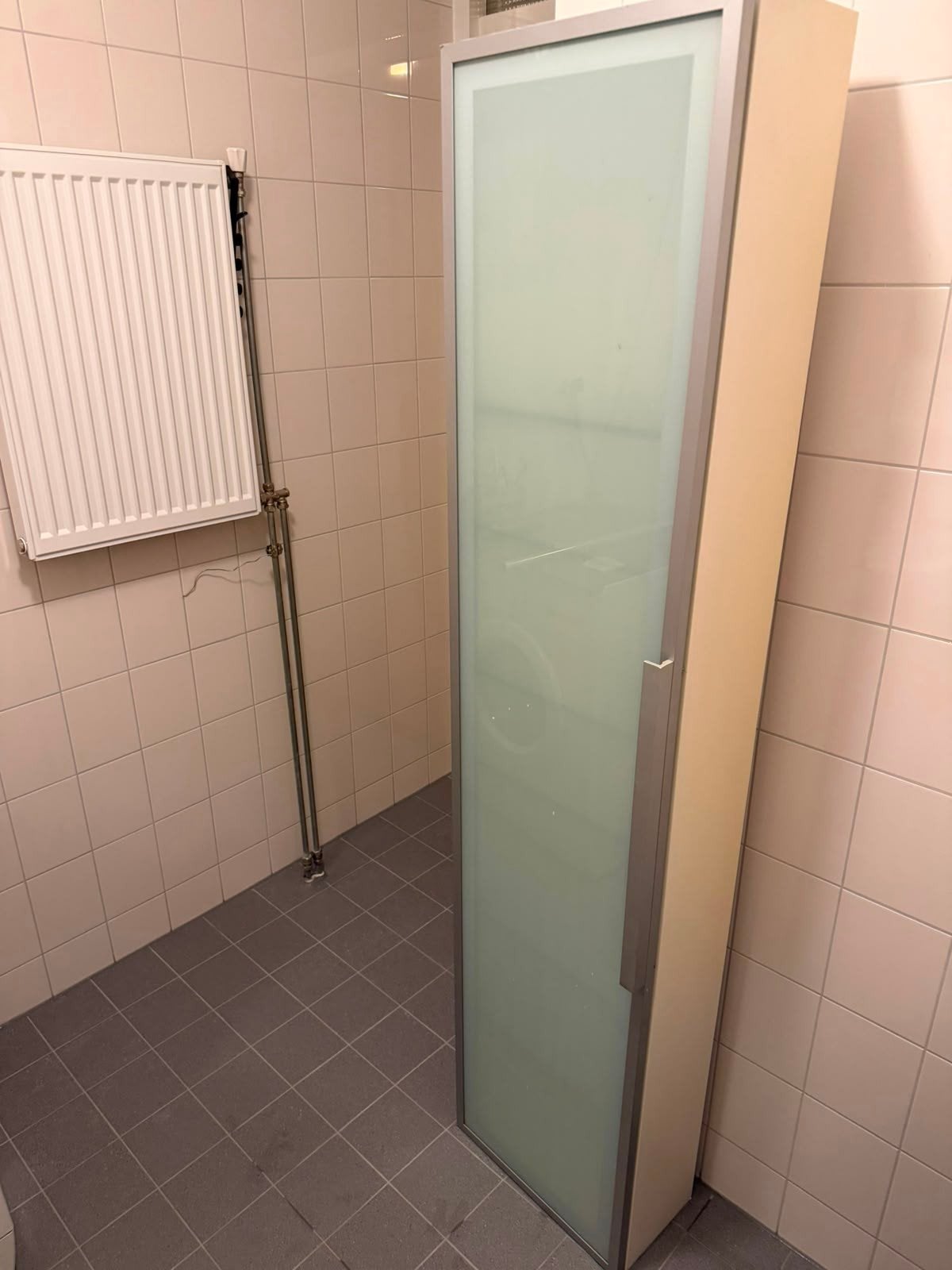 IKEA OMMEN Badkamerkast met glazen planken, Huis en Inrichting, Badkamer | Badkamermeubels, Ophalen, (Half)hoge kast, Minder dan 50 cm