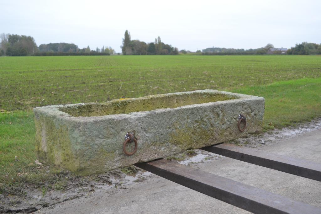 antiek gekapt zandstenen trogje met mooie patine, Tuin en Terras, Bloembakken en Plantenbakken, Ophalen, Steen, Gebruikt, Minder dan 30 cm