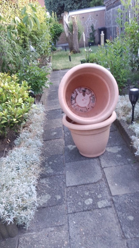 2 kunststof bloembakken, Tuin en Terras, Bloembakken en Plantenbakken, Gebruikt, Kunststof, Balkon, Tuin, 30 tot 60 cm, Minder dan 60 cm