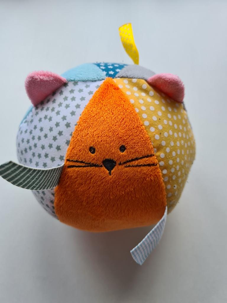 HEMA activiteitenbal / rammelbal in de vorm van een kat., Ophalen of Verzenden, Zo goed als nieuw, Overige typen, Met geluid