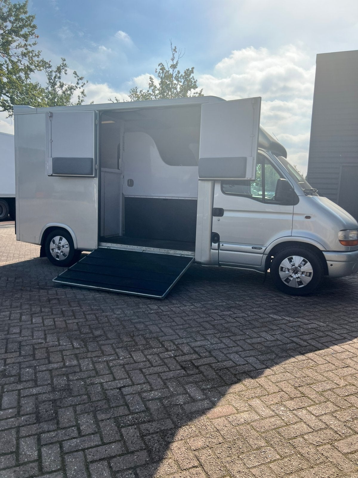 Renault master paardenauto MTM opbouw, Dieren en Toebehoren, Ophalen, Zo goed als nieuw, Aluminium, 2-paards trailer