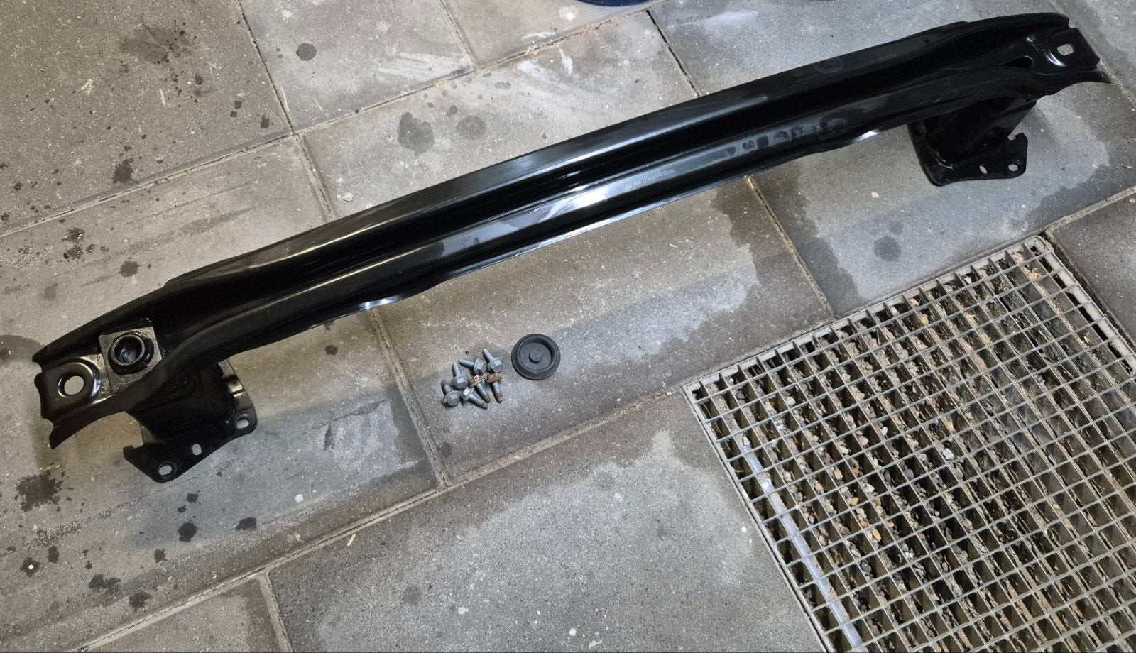 Bumperbalk achter VW Touran (5T1) vanaf 2015, Gebruikt, Volkswagen, Ophalen of Verzenden, Achter