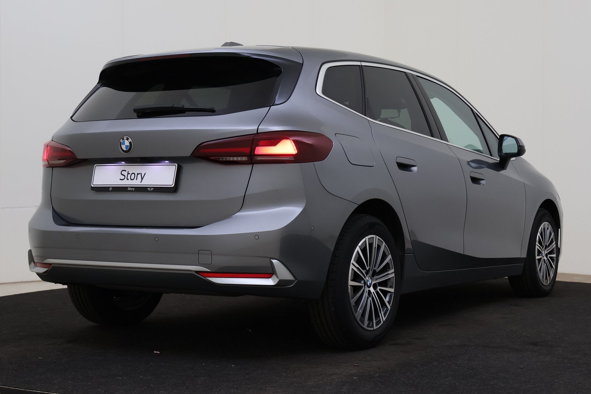 BMW 2 Serie Active Tourer 218i Luxury Line Automaat / Sports, Dealer onderhouden, 136 pk, Gebruikt, Euro 6