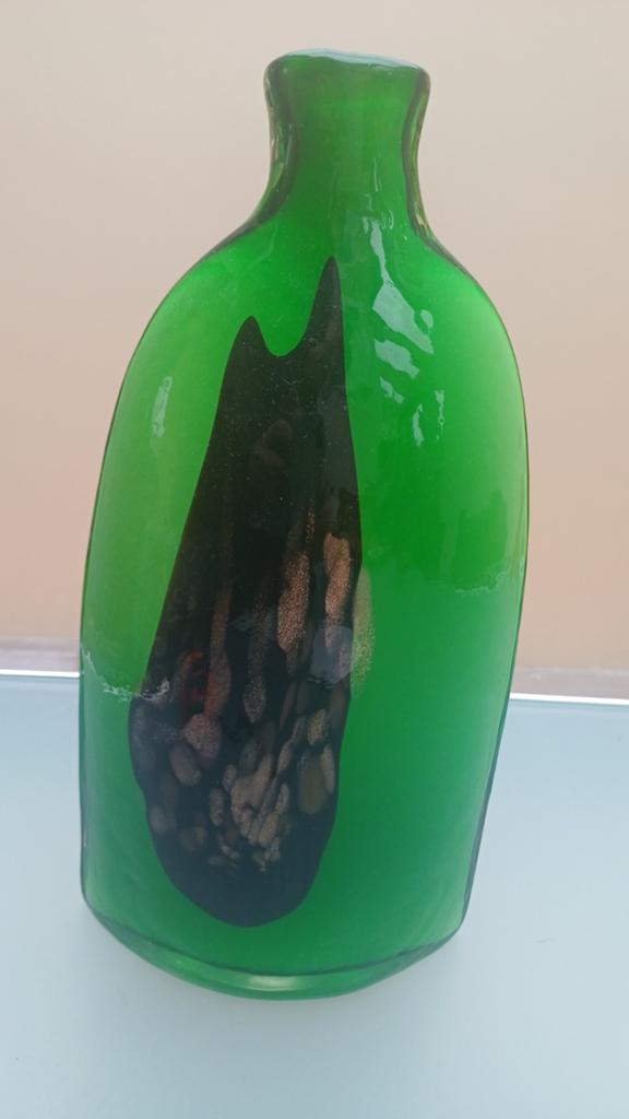 Bijzondere design glazen vaas in groen, zwart en goud., Antiek en Kunst, Ophalen of Verzenden