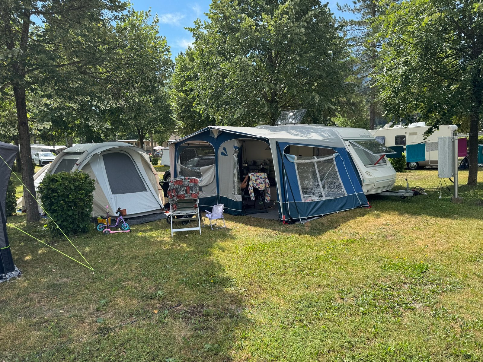 Lichtgewicht caravan Beyerland Quartz met complete voortent!, Treinzit, 750 - 1000 kg, Particulier, Beyerland