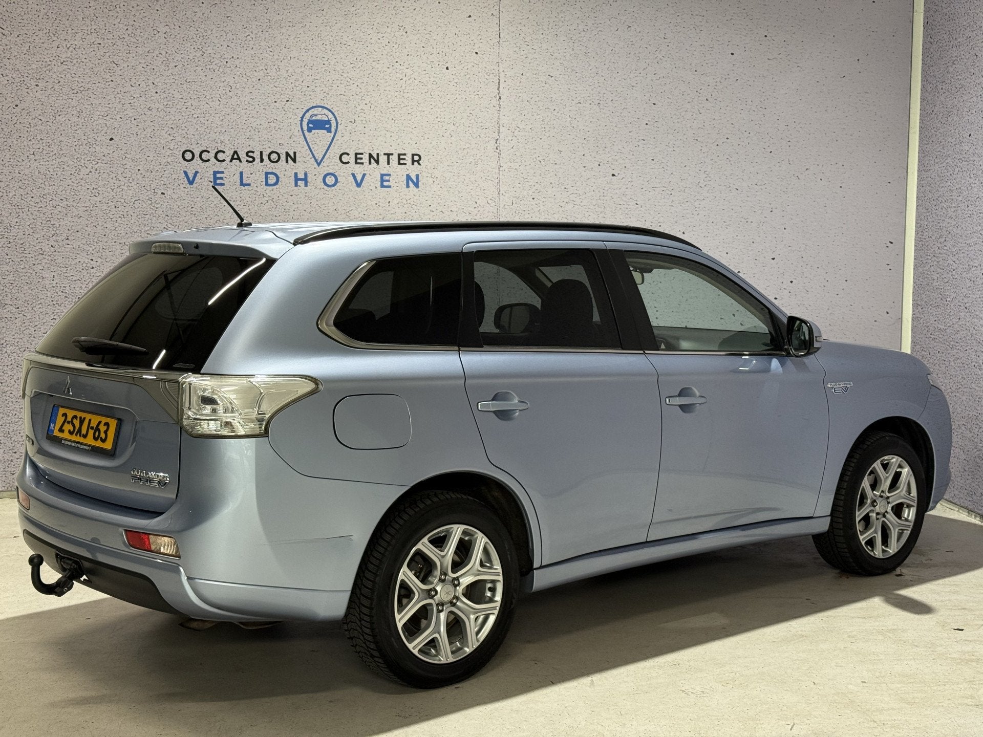 Mitsubishi Outlander 2.0 PHEV instyle // TREKHAAK // LEDER /, Zwart, 4 cilinders, Blauw, Bedrijf