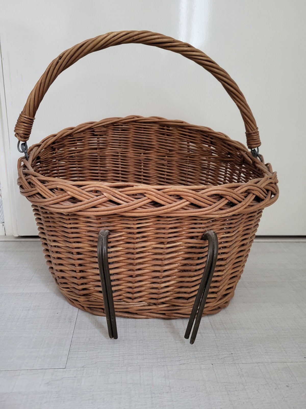 Mooie rieten fietsmand, Ophalen, Zo goed als nieuw, Stuurbevestiging