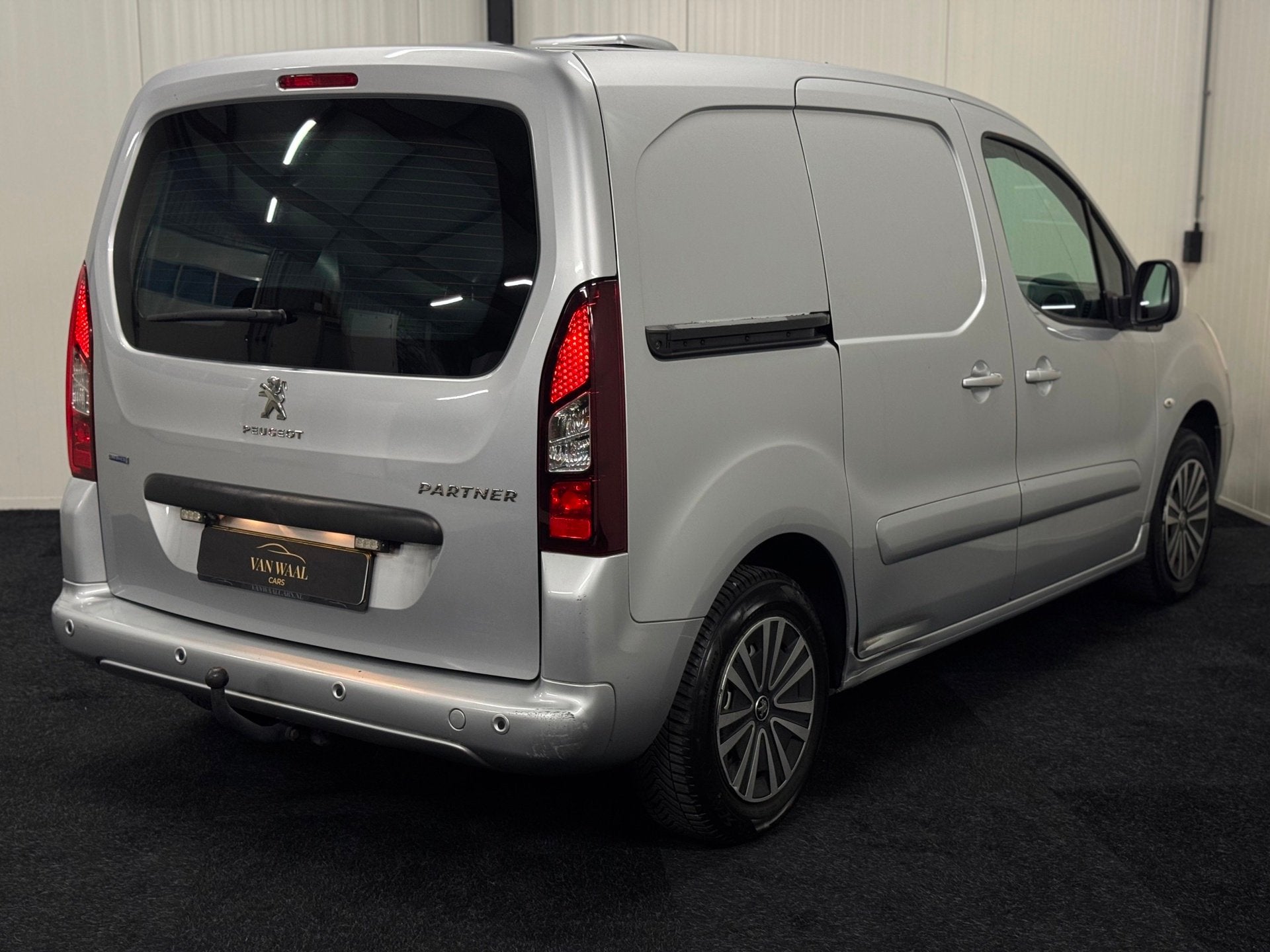 Peugeot Partner 120 1.6 BlueHDi 3P EURO6 AUTOMAAT|CARPLAY|CA, Stof, Gebruikt, Euro 6, 4 cilinders