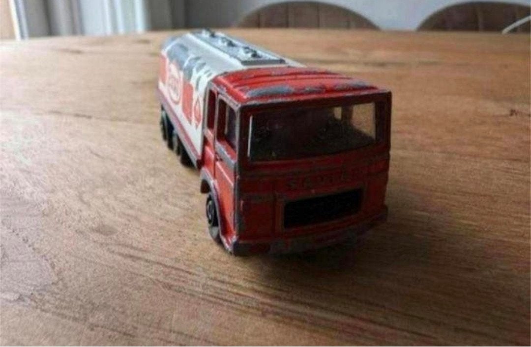 Renault Saviem Esso tankwagen – Majorette – jaren 70 -, Hobby en Vrije tijd, Modelauto's | Overige schalen, Ophalen of Verzenden