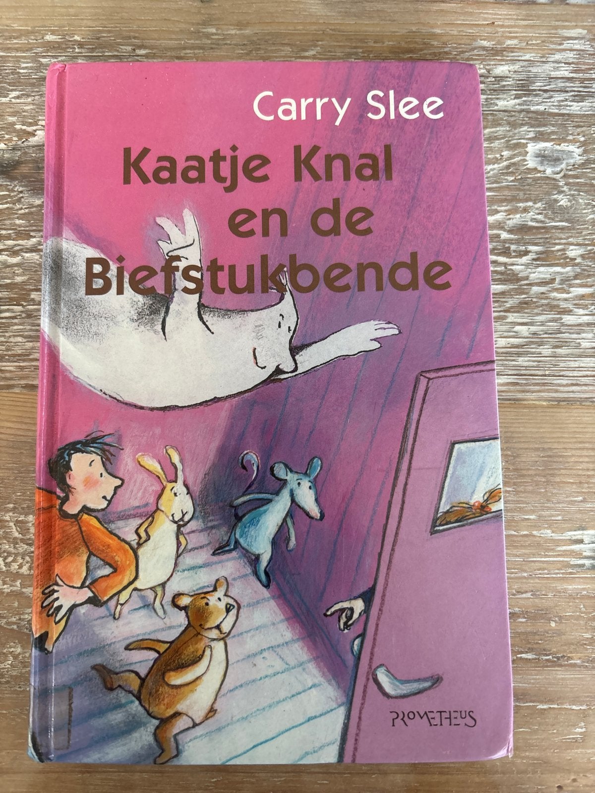 Kaatje Knal en de Biefstukbende - Carry Slee, Ophalen of Verzenden, Zo goed als nieuw, Fictie algemeen