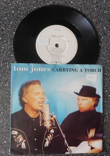 Tom Jones - carrying a torch (vanaf € 2,00), Ophalen of Verzenden, Zo goed als nieuw, 7 inch, Pop