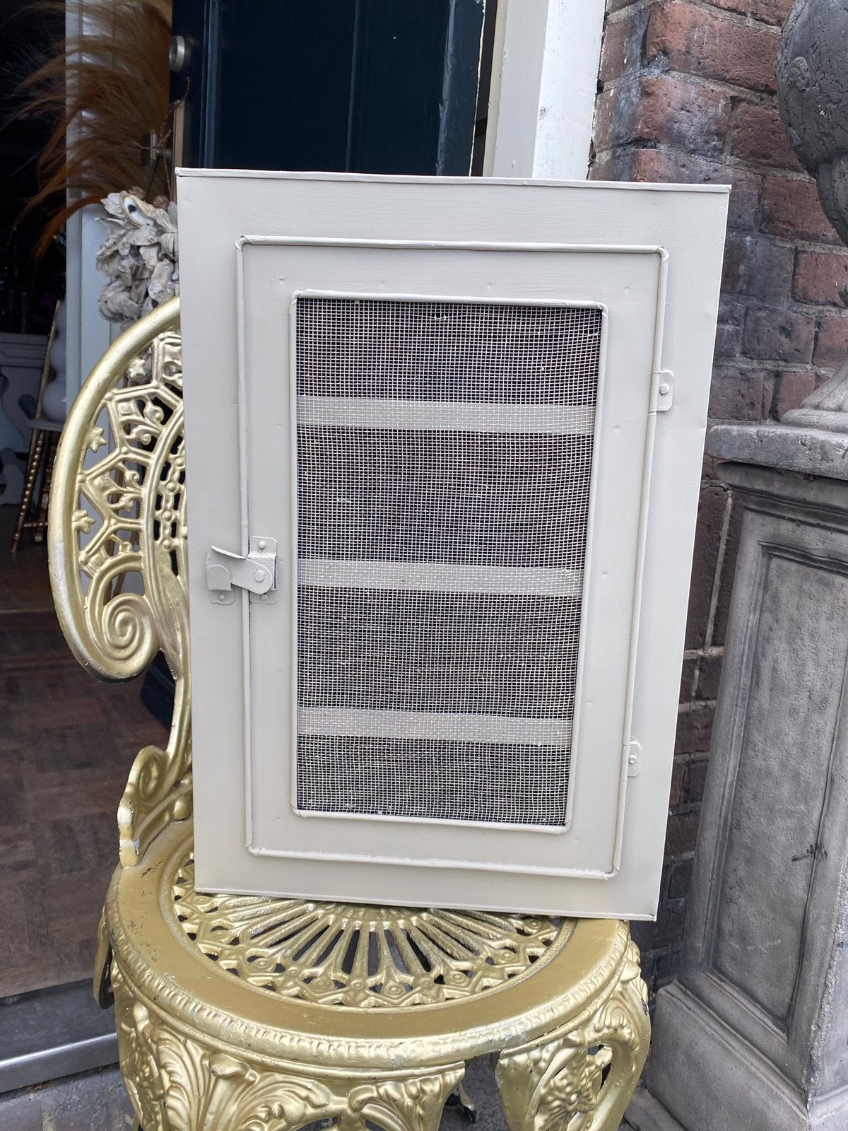 Klein vliegenkastje, kastje wandkastje hangkastje taupe VdlM, Ophalen of Verzenden