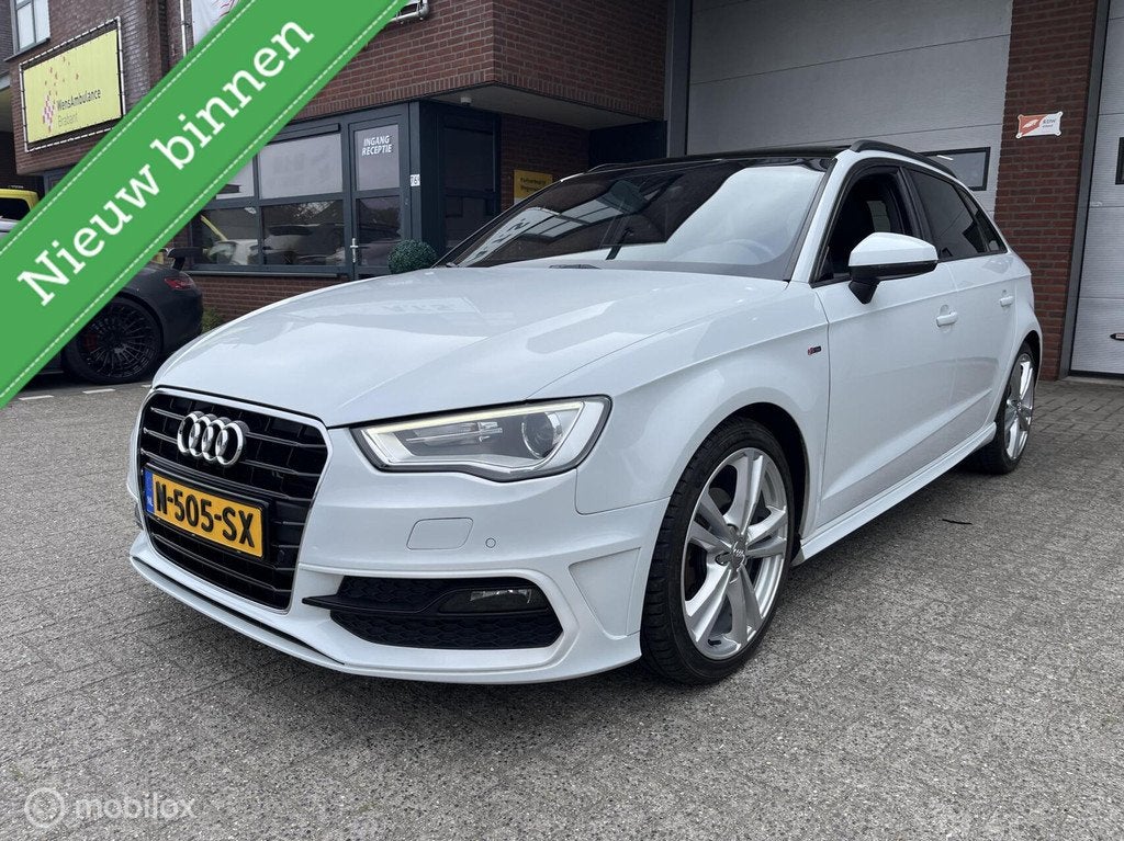 Audi A3 Sportback 1.6 TDI S-LINE*PANO-DAK*CAMERA*CRUISE*, Voorwielaandrijving, Gebruikt, Euro 6, 4 cilinders
