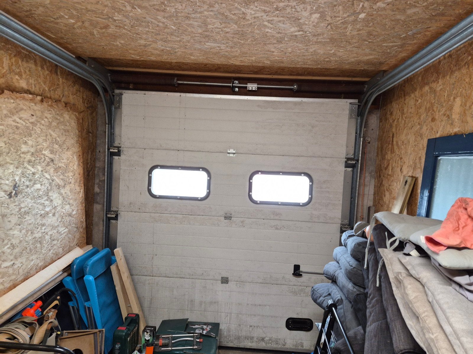 Garagedeur wit met raampjes, Doe-het-zelf en Verbouw, Ophalen, Gebruikt, Garagedeur, 120 cm of meer