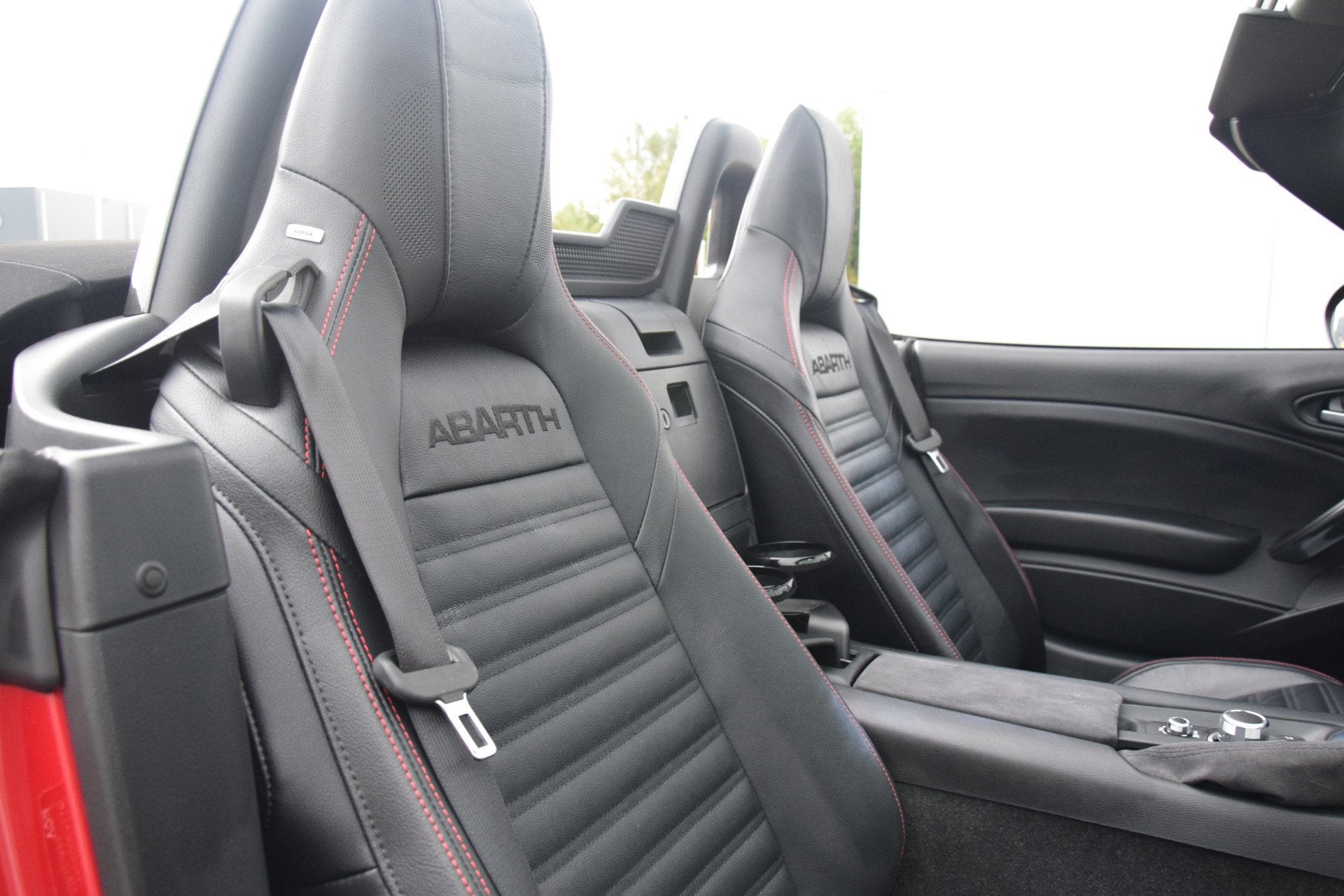 Fiat 124 Spider 1.4 MultiAir Turbo Abarth Leer/Verwarmd Led, Auto's, Automaat, Dealer onderhouden, Gebruikt, 4 cilinders