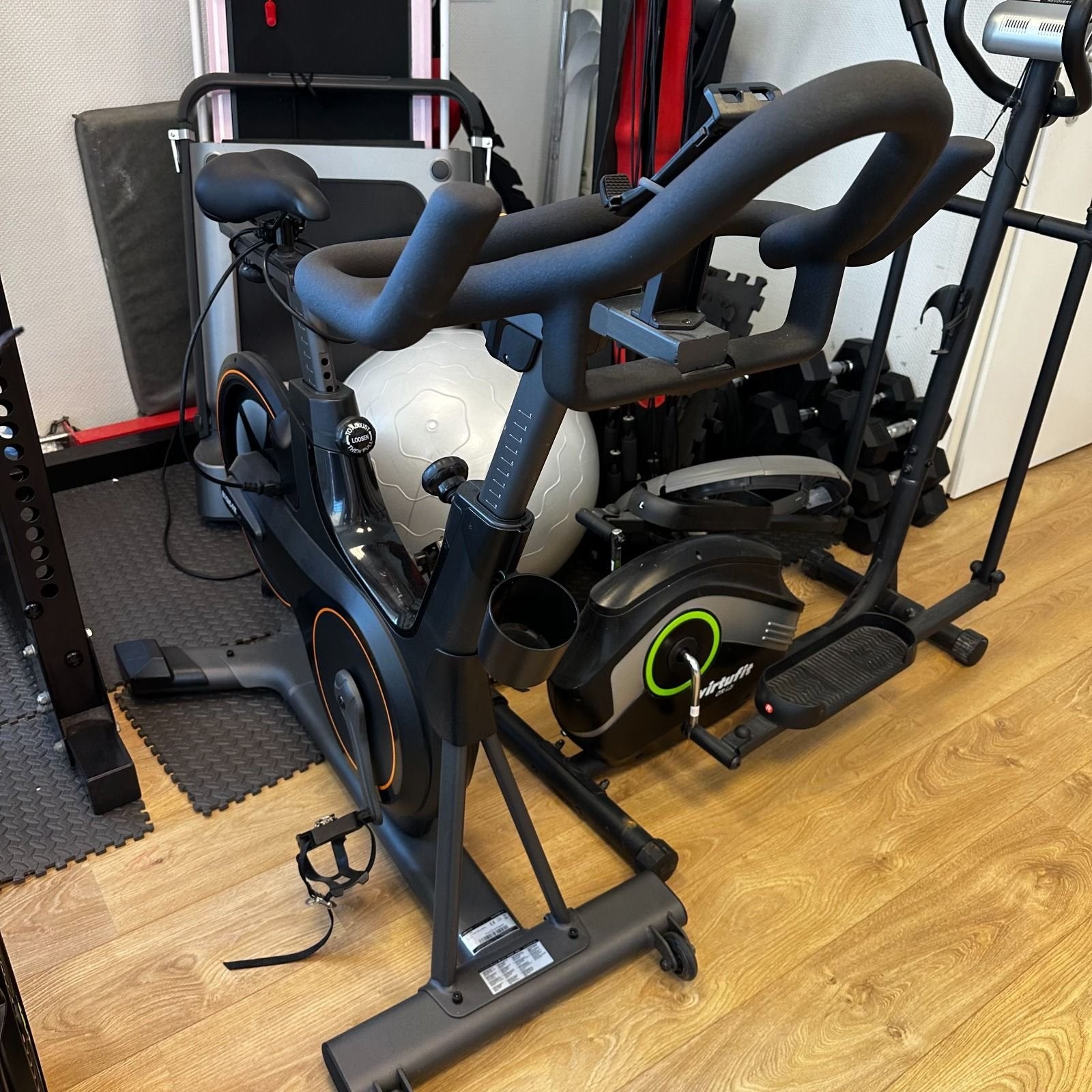 Basic-Fit Hometrainer - Never used - Spinning Bike, Ophalen of Verzenden, Zo goed als nieuw, Metaal, Benen