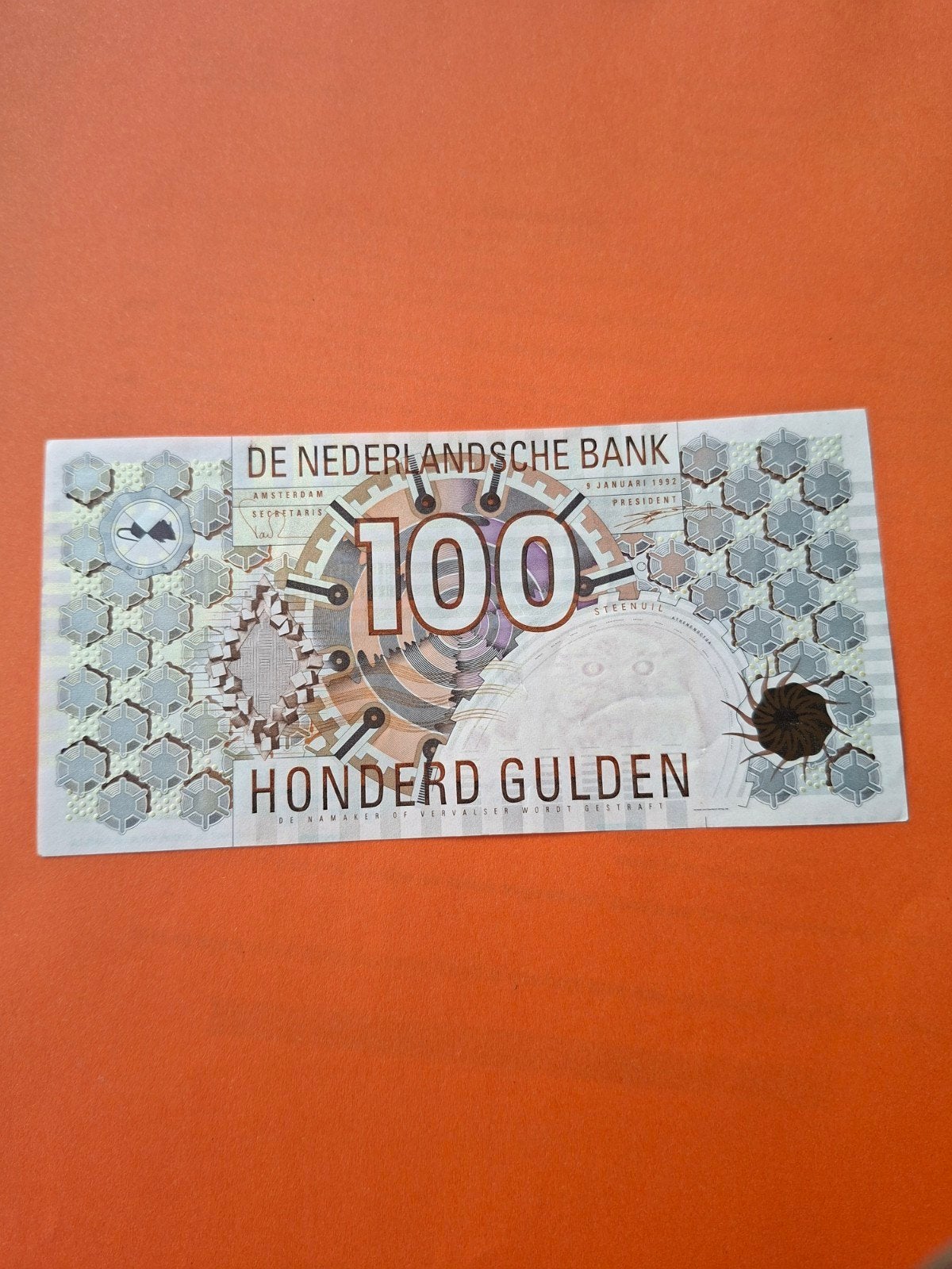 100 gulden Steenuil uit 1992 in UNC
Serie nummer 1186182139, Ophalen of Verzenden, 100 gulden, Los biljet