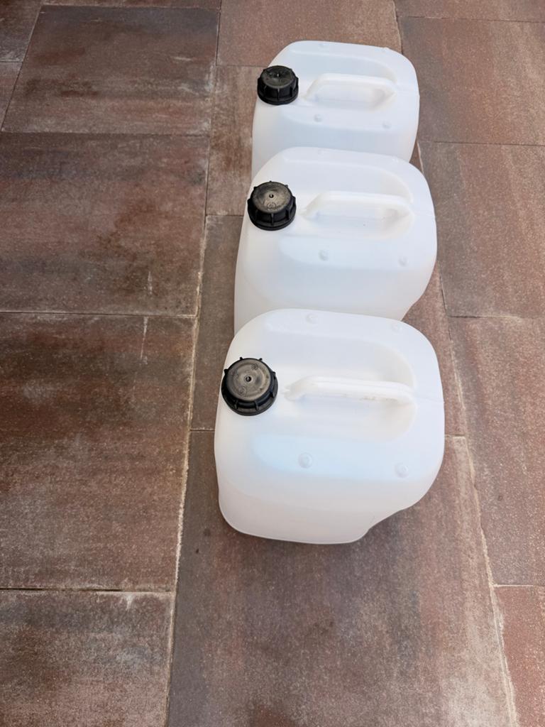 Jerrycans 25L - 1x gebruikt, zo goed als nieuw, Ophalen, Zo goed als nieuw