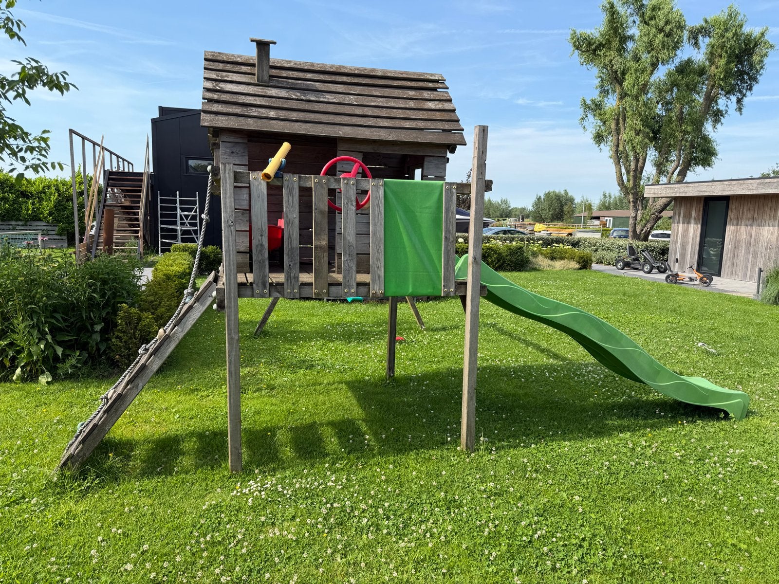 Houten Speelhuis met Glijbaan, Klimrek en Schommels, Ophalen, Gebruikt, Hout