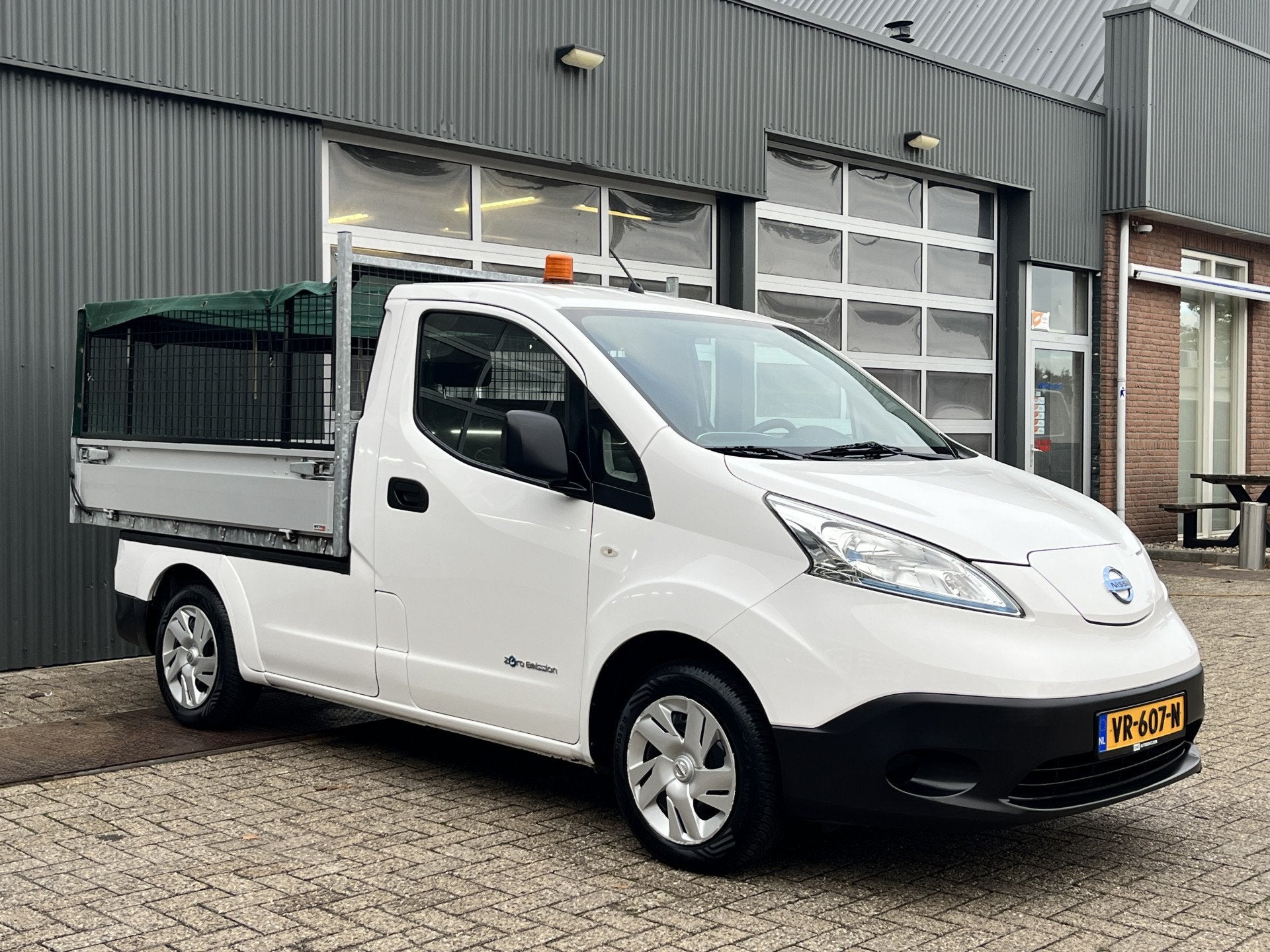 Nissan E-NV200 24kWh 100% electrische Pick-up Openlaadbak Ai, Auto's, Stof, Gebruikt, Zwart, Wit