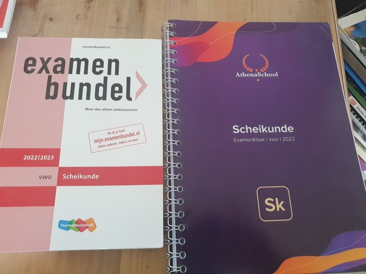 Gratis: examenbundel &examentraining scheikunde VWO, Ophalen, Zo goed als nieuw, VWO, Scheikunde