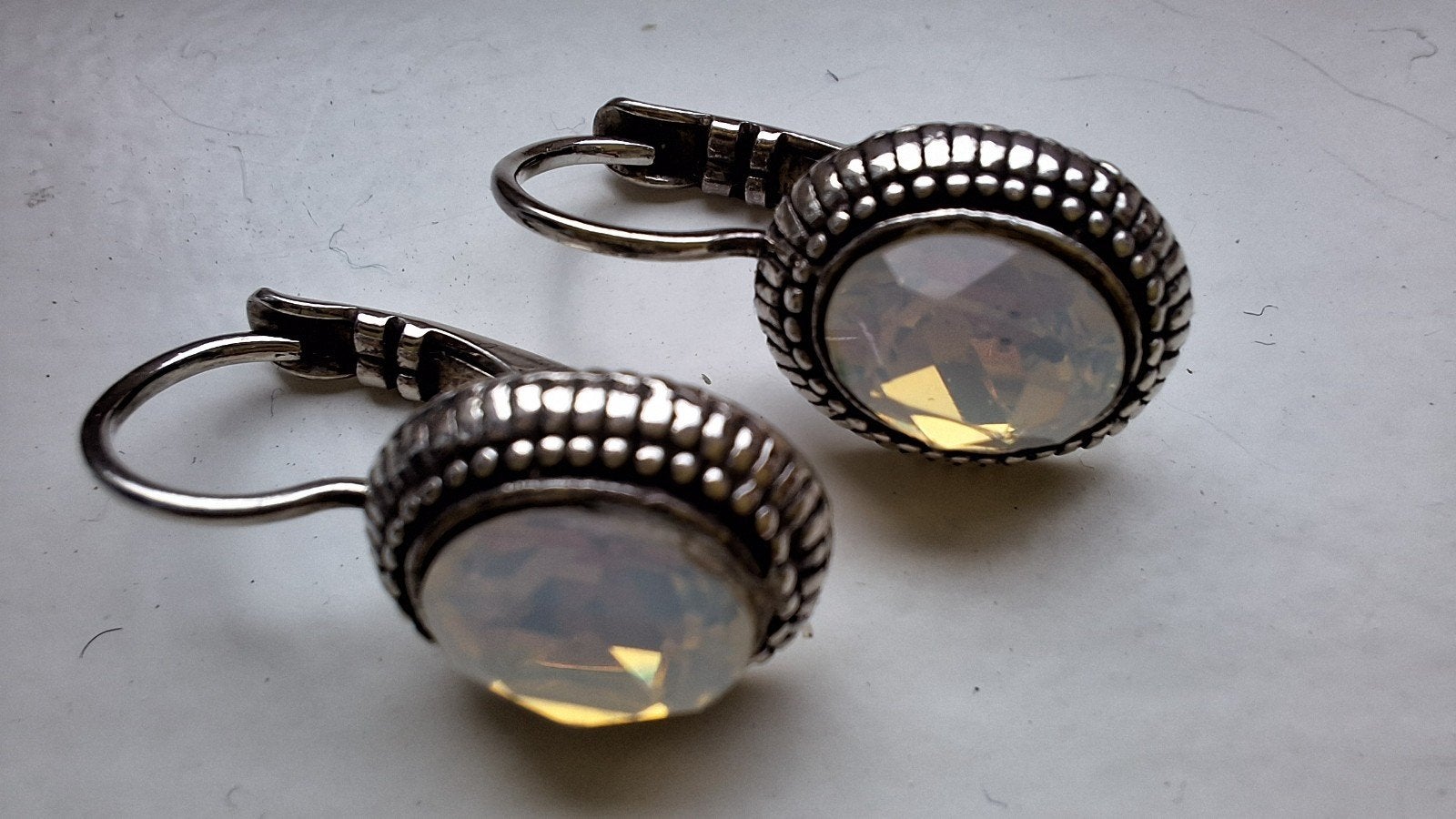 Camps & Camps oorbellen zilverkleurig met witte steen, Sieraden, Tassen en Uiterlijk, Verzenden, Nieuw